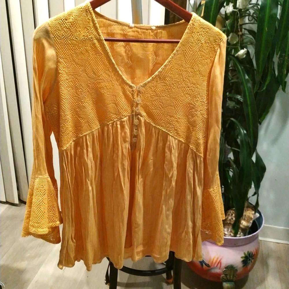 Woman's top nice..some flaws..one little hole..and tiny on arm..make me an offer